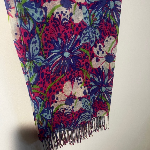 Lilly Pulitzer Resort Scarf - Picture 1 of 4